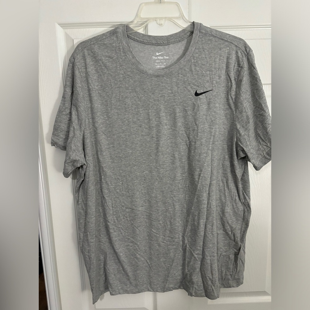 THE NIKE TEE Gray Dri-Fit Soft Short-Sleeve T-Shirt with Black Swoosh. Size XXL.